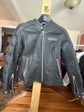 Icon Women’s Tuscadero Black Leather Motorcycle Jacket, Medium